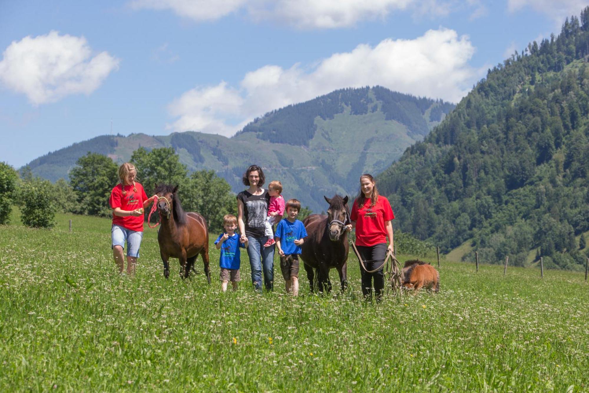 Feriendorf Ponyhof Hotel Fusch an der Grossglocknerstrasse Bagian luar foto