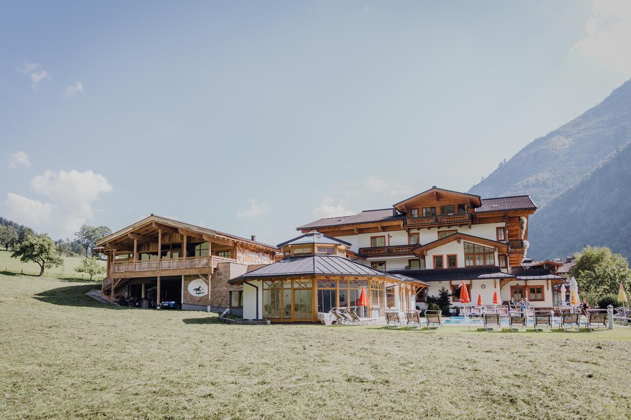 Feriendorf Ponyhof Hotel Fusch an der Grossglocknerstrasse Bagian luar foto