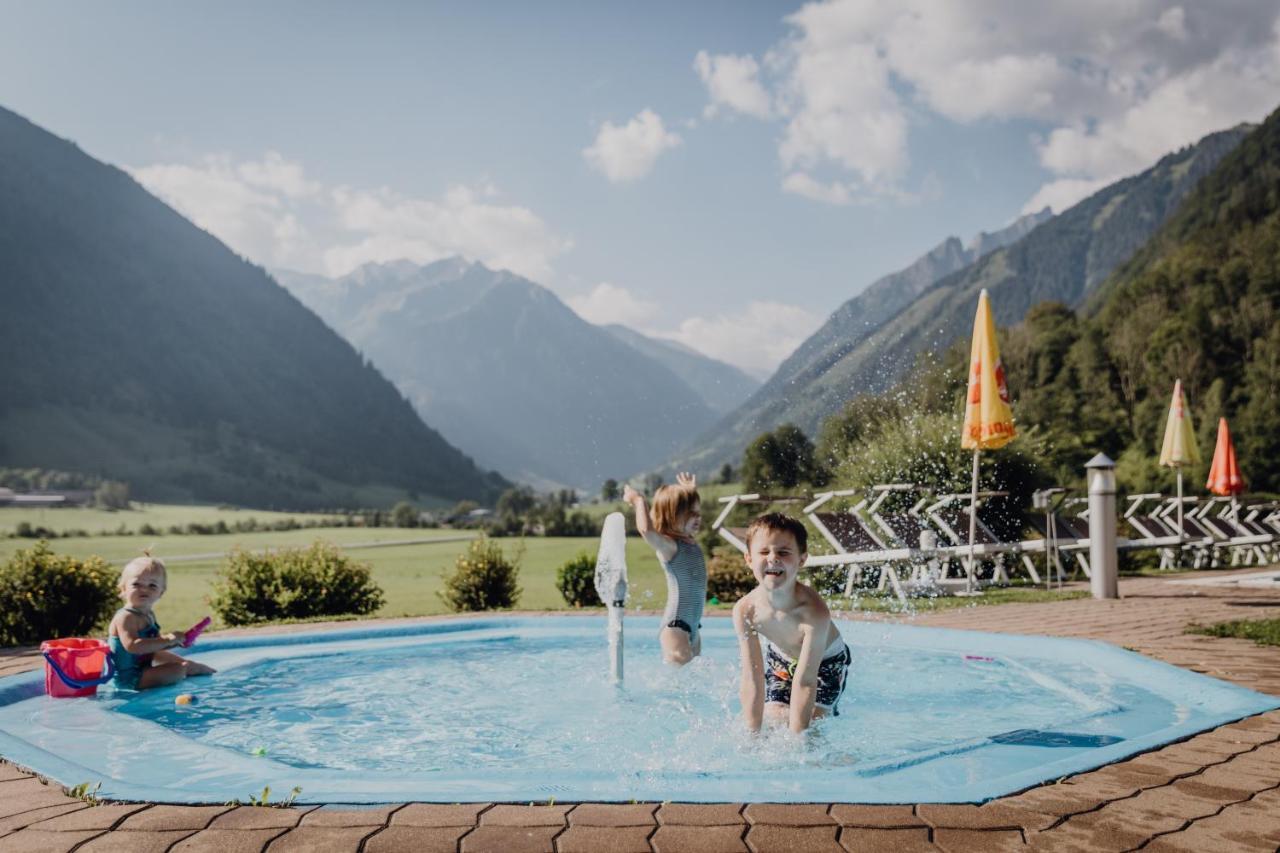 Feriendorf Ponyhof Hotel Fusch an der Grossglocknerstrasse Bagian luar foto